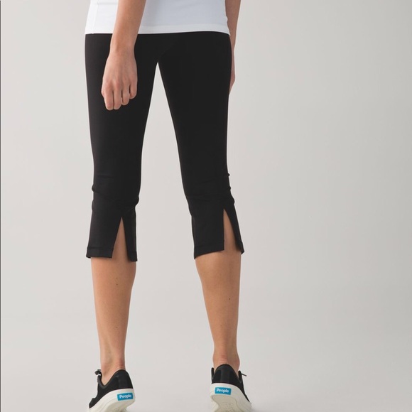 Lululemon Gather and Crow Crops SZ 4 - Picture 2 of 8